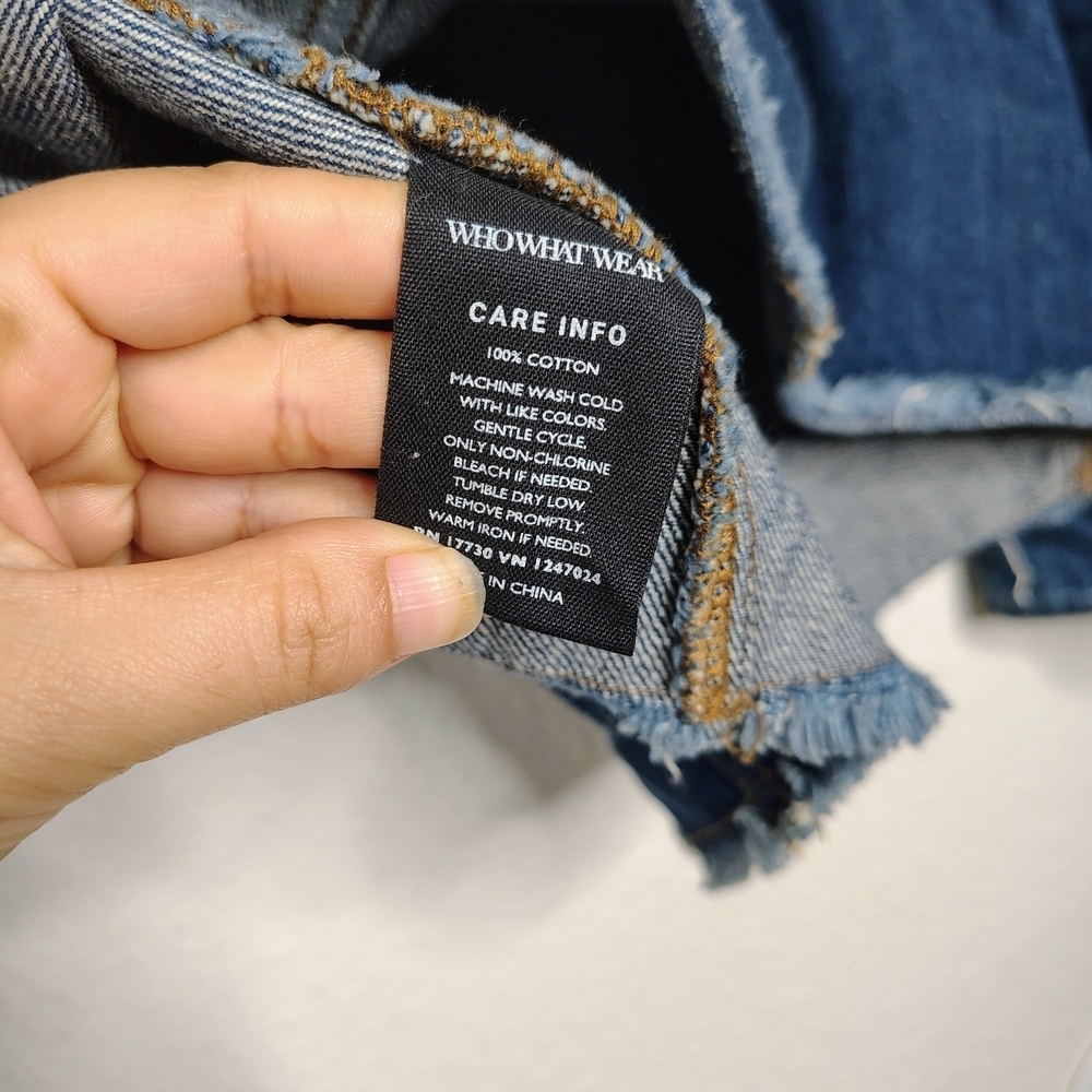 Who What Wear Denim Jacket Womenâs Small Raw Hem Button Front Blue - Picture 3 of 12